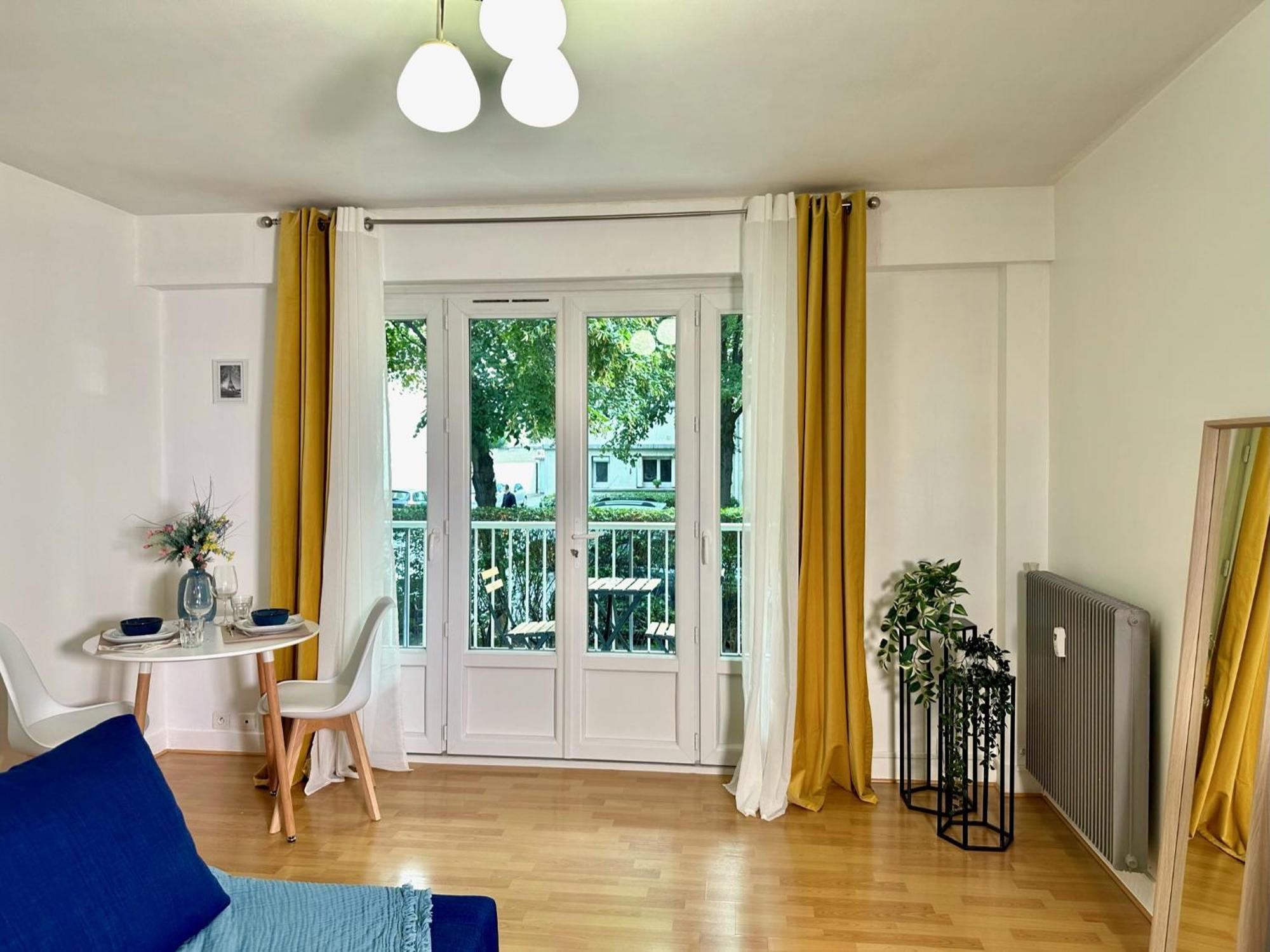 Le Bleu Soleil - A 2 Min Du Metro - 7 Min De Paris Apartment Maisons-Alfort Exterior foto